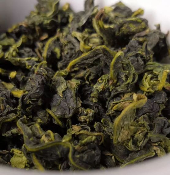 Why Dried Tea Have Grassy Flavor?